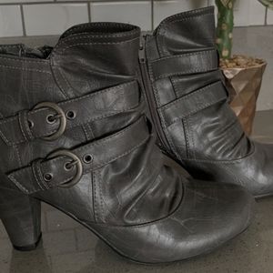 Hot Kiss ankle boots
